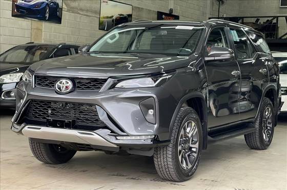 TOYOTA HILUX SW4 2.8 D-4D TURBO DIESEL SRX PLATINUM 7L 4X4 AUTOMÁTICO